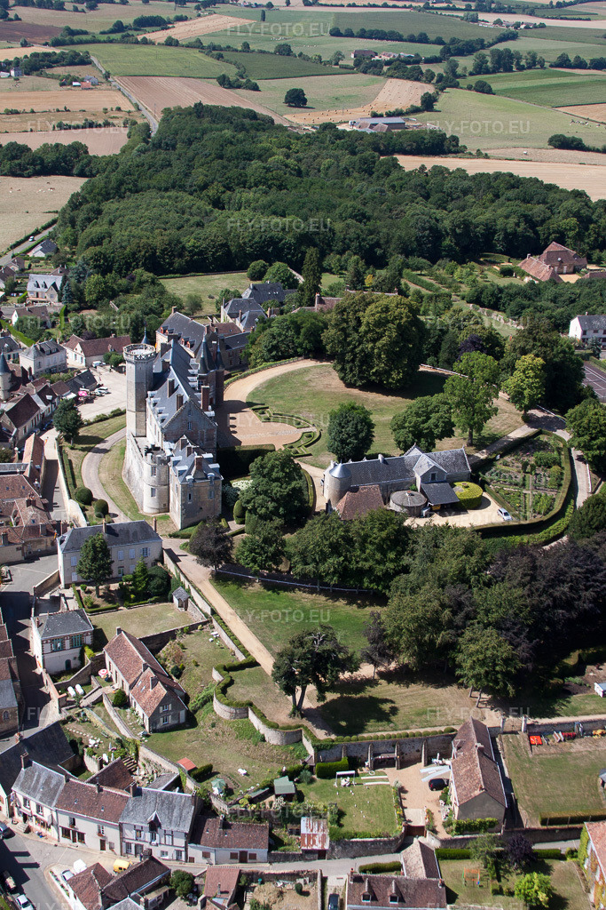 Vue aérienne: Vue de la ville à Montmirail dans le département Sarthe, France. Photo: IMG_20009.jpg prise le 30/07/2009 par Werner Riehm/FLY-FOTO.euRésolution de l'original: 3168 x 4752 px