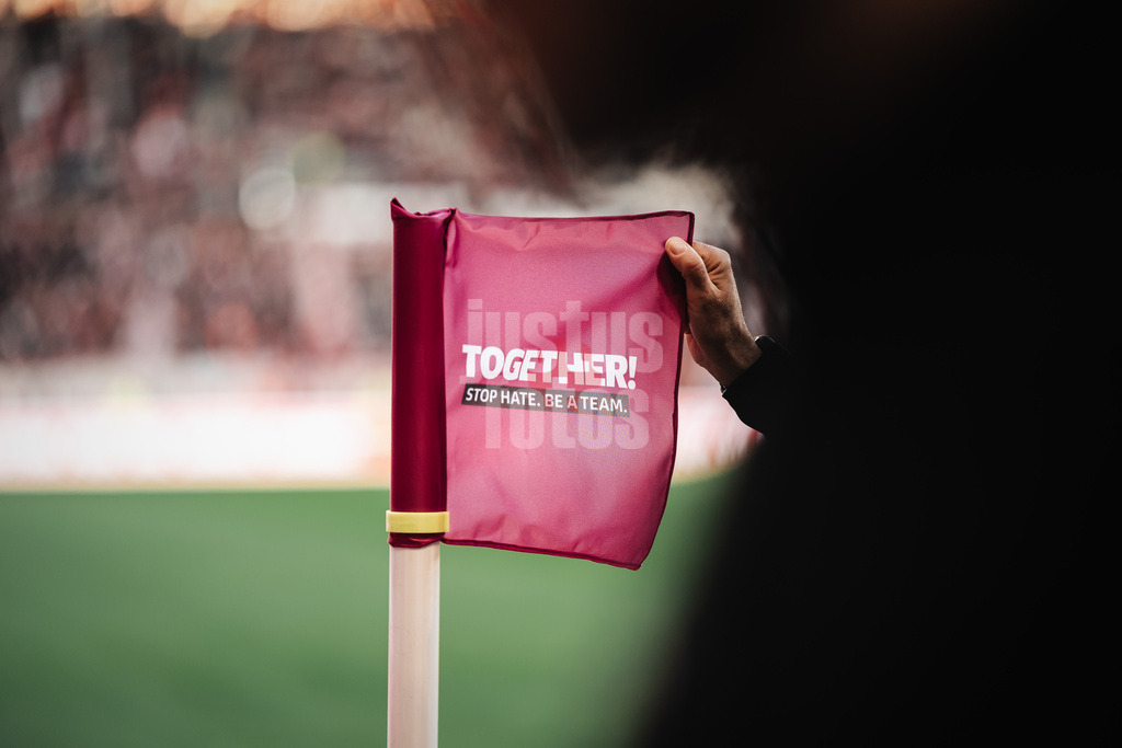 Fußball | Männer | Saison 2025/2026  | Fußball-Bundesliga | 27. Spieltag | FC St. Pauli vs. SC Freiburg | 22.04.2026 | Die Eckfahne Together Stop Hate Be A Team Aktionsspieltag