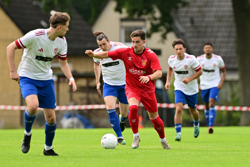 Fußball I Herren I Saison 2025-2026 I Oberliga I 1. Spieltag I HT16 - Nikola Tesla | Der Sportfotograf. - Realisiert mit Pictrs.com