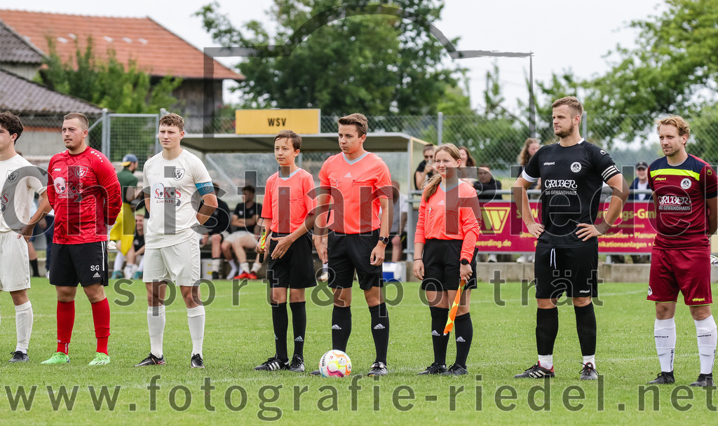 2023-07-02_004_SV_Walpertskirchen_gegen_FC_Herzogstadt | Walpertskirchen, Deutschland, 02.07.2023:
Fußball, Kreisliga 2023 / 2024, Testspiel, SV Walpertskirchen gegen FC Herzogstadt, Endergebnis: 

Torwart Stefan Gröppmaier (SV Walpertskirchen, #1), Benedikt Schuler (SV Walpertskirchen, #21), Schiedsrichter Dominik Dersein, Florian Simmet (FC Herzogstadt, #3), Torwart Florian Leininger (FC Herzogstadt, #22)

Foto: Christian Riedel / fotografie-riedel.net