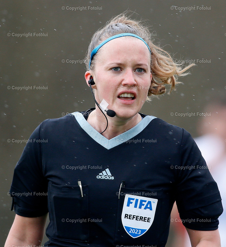 A_LUI_01042023_50 | SPORT,FUSSBALL ,LT1 OOELIGA ASKOE OEDT-UNION EDELWEISS LINZ 01.04.2023 IM BILD: FIFA SCHIEDSRICHTERIN MARIA ENNSGRABER   FOTO:FOTOLUI