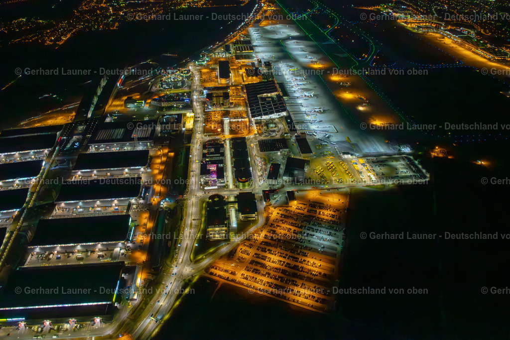 3900870 | Flughafen Stuttgart, Nachtaufnahme