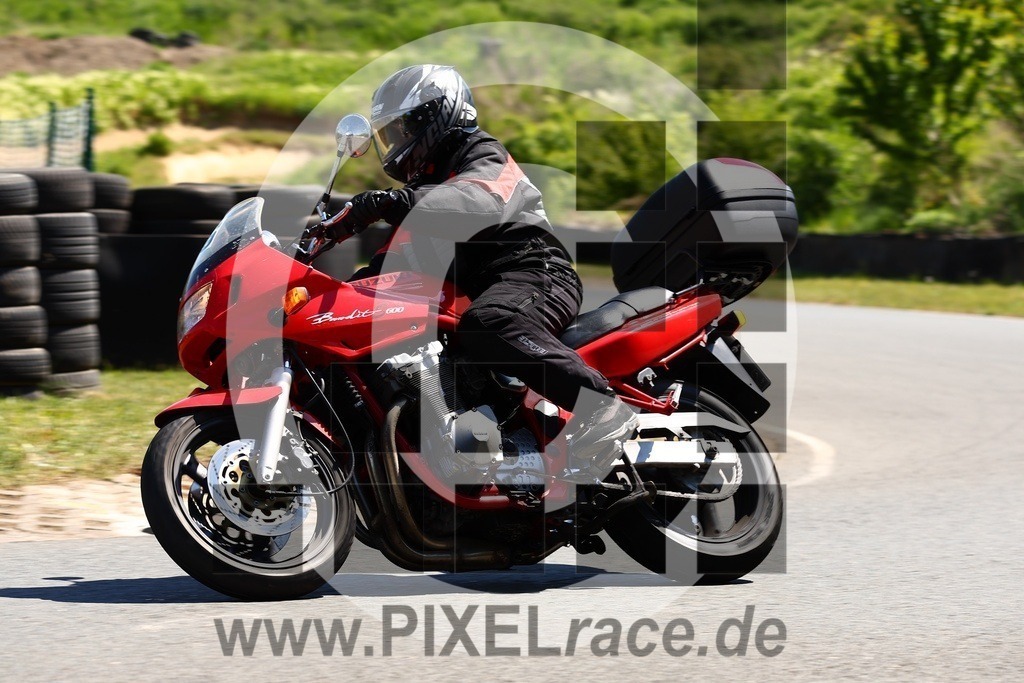 0064-20250512_01612 | Schöne Erinnerungen an spannende Momente - das festzuhalten ist unser Job. PIXELrace.de ist seit 2003 auf den Rennstrecken Europas unterwegs um die Action draußen beim Fahren und die wunderbare Stimmung imm Fahrerlager für euch einzufangen.