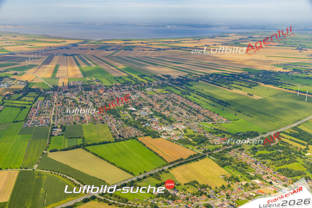 Neue Luftbildaufnahme der Stadt Bunde - Das Luftbild wurde 2025 vom UL-Flugzeug heraus erstellt ( keine Drohnenaufnahme ) - Hochauflösende Luftaufnahme - für Wandbilder und großformatige Ausdrucke geeignet. Das besondere Geschenk!Hier alle&nbsp;Infos zur Lizenzierung der LuftaufnahmeWir fliegen auch dieses Jahr wieder in Ihre Region um Luftbilder zu erstellen.- Luftbild anfragen