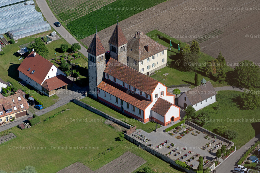 4032204 | REICHENAU 12.06.2020 Kirchengebäude " Sankt Peter und Paul " auf der Insel Reichenau im Bodensee im Bundesland Baden-Württemberg, Deutschland. // Church building " Sankt Peter and Paul " in Reichenau at Bodensee in the state Baden-Wuerttemberg, Germany. Foto: Gerhard Launer