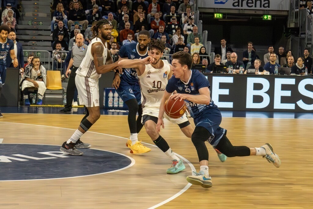 21.04.2024, easy Credit BBL, Basketball Bundesliga, 29. Spieltag): MLP Academics Heidelberg gegen FC Bayern (Endstand 89:82). Am Ball: Justin Jaworski (25, Academics Heidelberg) | 21.04.2024, easy Credit BBL, Basketball Bundesliga, 29. Spieltag): MLP Academics Heidelberg gegen FC Bayern (Endstand 89:82). Am Ball: Justin Jaworski (25, Academics Heidelberg) - Realisiert mit Pictrs.com