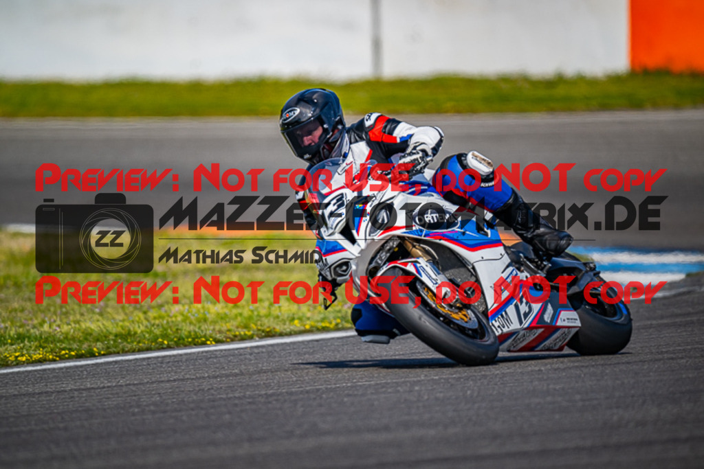 MaZZes_FotoMatrix_230410_6352 | WEISS