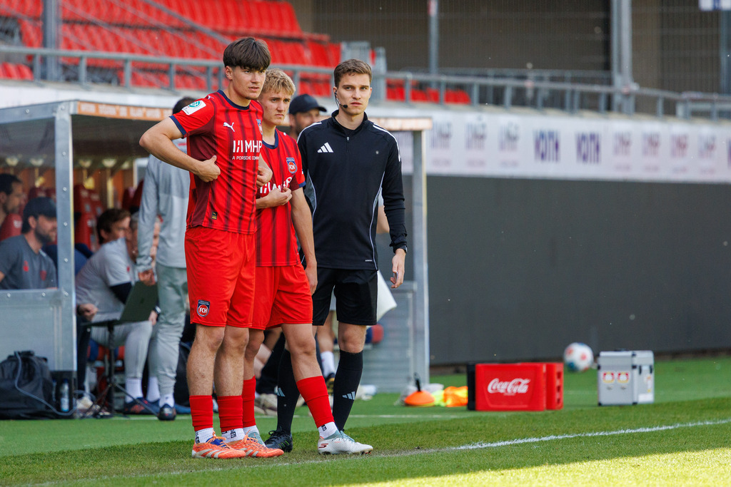 20260503-U19_FCH-LEV_132 | 1.FC Heidenheim 1846 vs. Bayer 04 Leverkusen, Fußball, U19, A-Junioren, NWL, U19-DFB-Nachwuchsliga, 2025/2026, Achtelfinale, 03.05.2026 in Heidenheim, Voith Arena(Foto: Michael Bulling) - Realisiert mit Pictrs.com