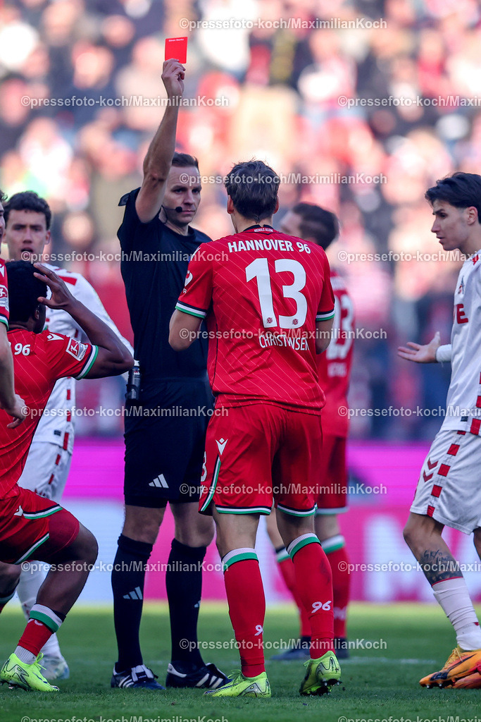 1FC30112401057 | 30.11.2024, Fußball, 1. FC Köln - Hannover 96, 2. Fußball Bundesliga, RheinEnergieSTADION, Saison 2024 2025: Platzverweis Rote Karte für Max Christiansen (Hannover #13) DFB regulations prohibit any use of photographs as image sequences and or quasi-video.