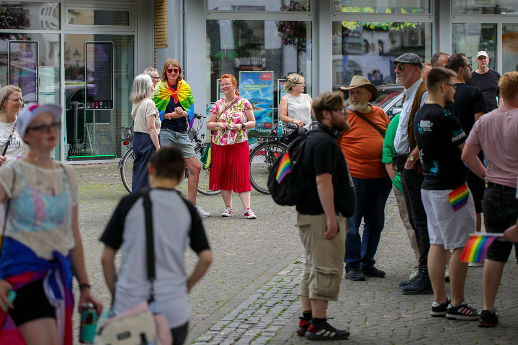 CSD_Moers_190725_004 | Bildergalerie von Sport-Ereignissen aber auch von weiteren spannenden Dingen - nicht nur vom Niederrhein. In Anlehnung an den bekannten Spruch von Hanns Dieter Hüsch heißt das Motto: "Niederrhein ist überall".  - Realisiert mit Pictrs.com