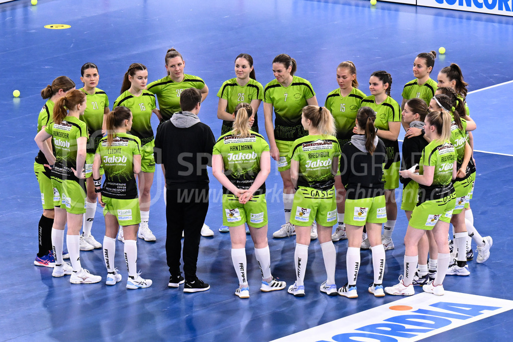 Kloten-Dietlikon Jets vs Skorpion Emmental Zollbrück - 15. April 2023 | Kloten-Dietlikon Jets vs Skorpion Emmental Zollbrück
Stimo Arena, Kloten
Spielerinnen von Skorpion Emmental Zollbrueck beim Aufwärmen vor dem Spiel.
Bild: Sportfotografie Markus Aeschimann | www.markus-aeschimann.ch - Realisiert mit Pictrs.com