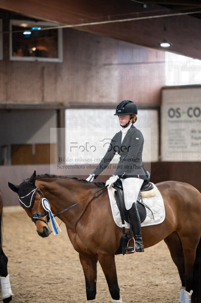 Hallenreittunier Voxtrup 2023 | Entdecke hochwertige Reitturnierfotos von Foto Oger. Professionell, emotional und authentisch – jetzt Lieblingsmomente im Shop bestellen.Deutschlandweite Turnierfotografie. - Realisiert mit Pictrs.com