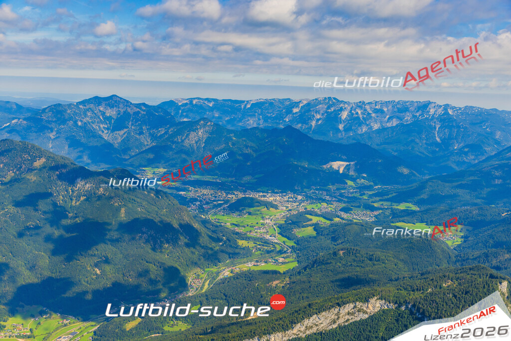 Luftaufnahme von Bad Ischl Vs Google Maps- Die Luftaufnahme wurde 2025 vom UL-Flugzeug heraus erstellt ( keine Drohne ) - Hochauflösende Luftaufnahme - für professionelle Ausdrucke geeignet. Die Geschenkidee !Mit Lizenz und Bildrechte bestellbar