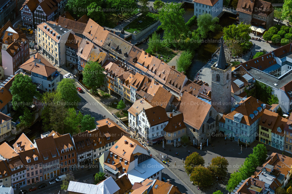 4025687 | ERFURT 06.05.2020 Historische Alte Brücke " Krämerbrücke Erfurt " über die Gera im Ortsteil Altstadt in Erfurt im Bundesland Thüringen, Deutschland. // Historic Old Bridge " Kraemerbruecke Erfurt " across Gera in the district Altstadt in Erfurt in the state Thuringia, Germany. Foto: Gerhard Launer