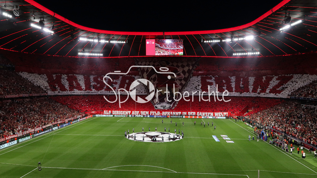 FC Bayern München - Real Madrid | Die Fans des FC Bayern gedenken Franz Beckenbauer mit einer Choreographie vor dem Heimspiel gegen Real Madrid / Choreo / Ultras / Südkurve München / Kaiser Franz / Symbolbild