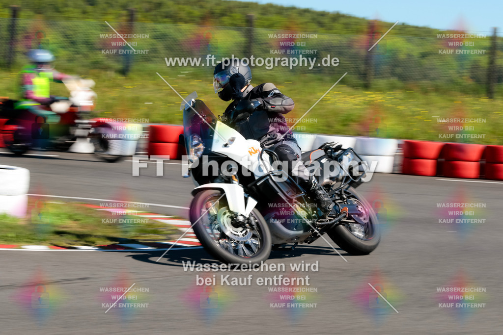 Moto-TeamOBK-21767 | Hier findet Ihr Bilder von Touristenfahrten auf der Nürburgring Nordschleife oder von anderen Veranstaltungen die ich besucht habe. Viel Spass beim Durch Schauen 