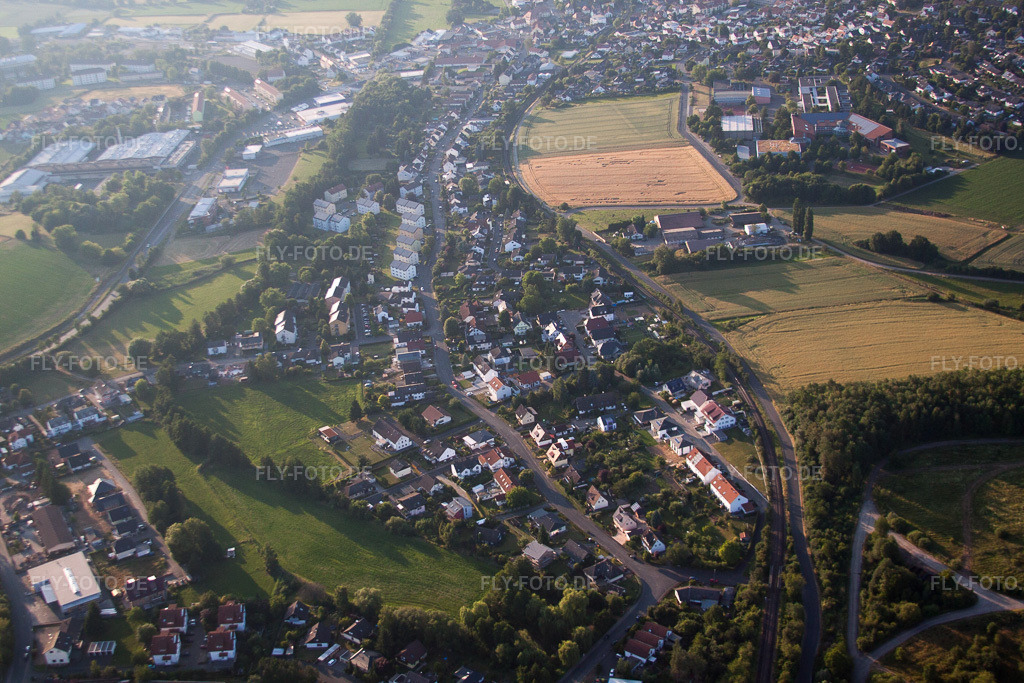 Luftbild: Ortsansicht der Straßen und Häuser der Wohngebiete in Büdingen im Bundesland Hessen in Deutschland. Foto: IMG_68622.jpg vom 21.06.2014 durch Werner Riehm/FLY-FOTO.de