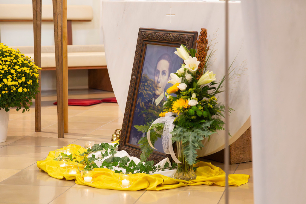 Festmesse-011 | Fotodoku der Festmesse anläßlich der Seligsprechung von Maria Theresia LEDOCHOWSKA 1975, zelebriert von Altbischof DDr. Klaus Küng und Pfarrer Mag. Zenon PAJAK in der Pfarrkirche Loosdorf. 