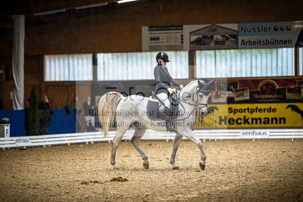DOS_0715 | Entdecke hochwertige Reitturnierfotos von Foto Oger. Professionell, emotional und authentisch – jetzt Lieblingsmomente im Shop bestellen.Deutschlandweite Turnierfotografie. - Realisiert mit Pictrs.com