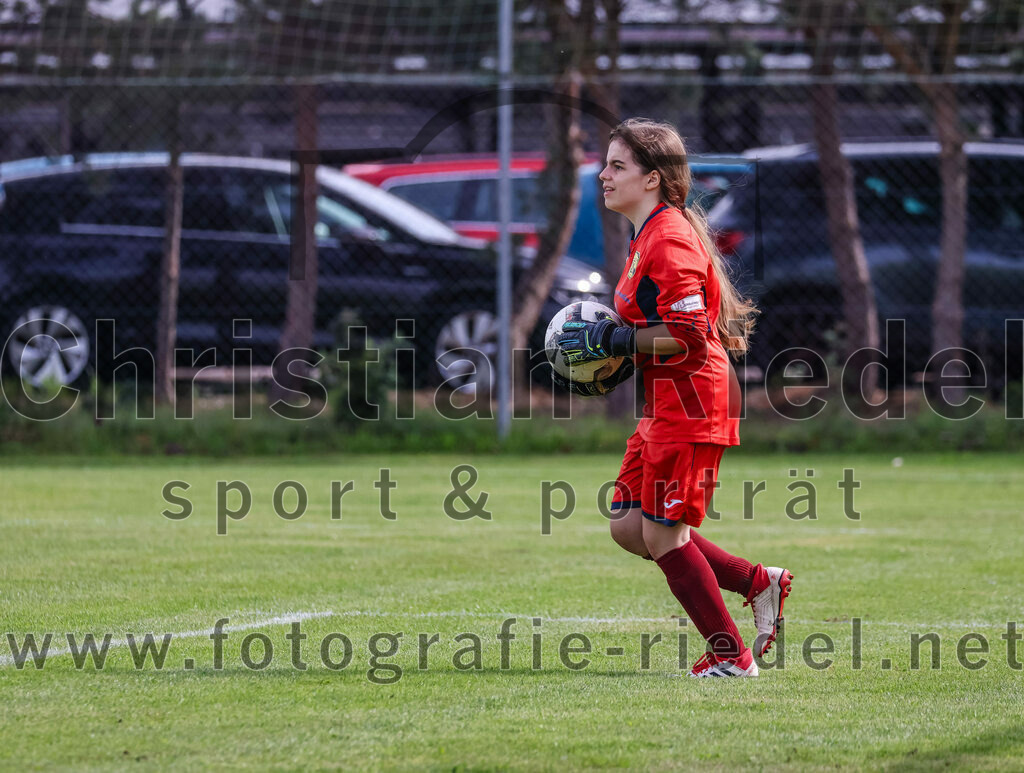 2023-09-03_079_Teamware_Cup_2023 | Oberding, Deutschland, 03.09.2023:
Fußball, TS Teamwear Cup 2023, Vorrunde, FC Schwaig gegen FC Langengeisling, Endergebnis: 

Foto: Christian Riedel / fotografie-riedel.net