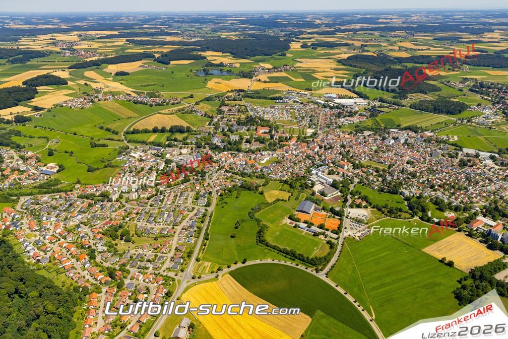 Aktuelles Luftbild von  Bad Schussenried - Die Luftaufnahme wurde 2022 mittels UL-Flugzeug erstellt ( keine Drohne ) - hochauflösende Kamera-Systeme von  Canon -Beste Qualität - Für grossformatige Ausdrucke geeignet. Die Geschenkidee !