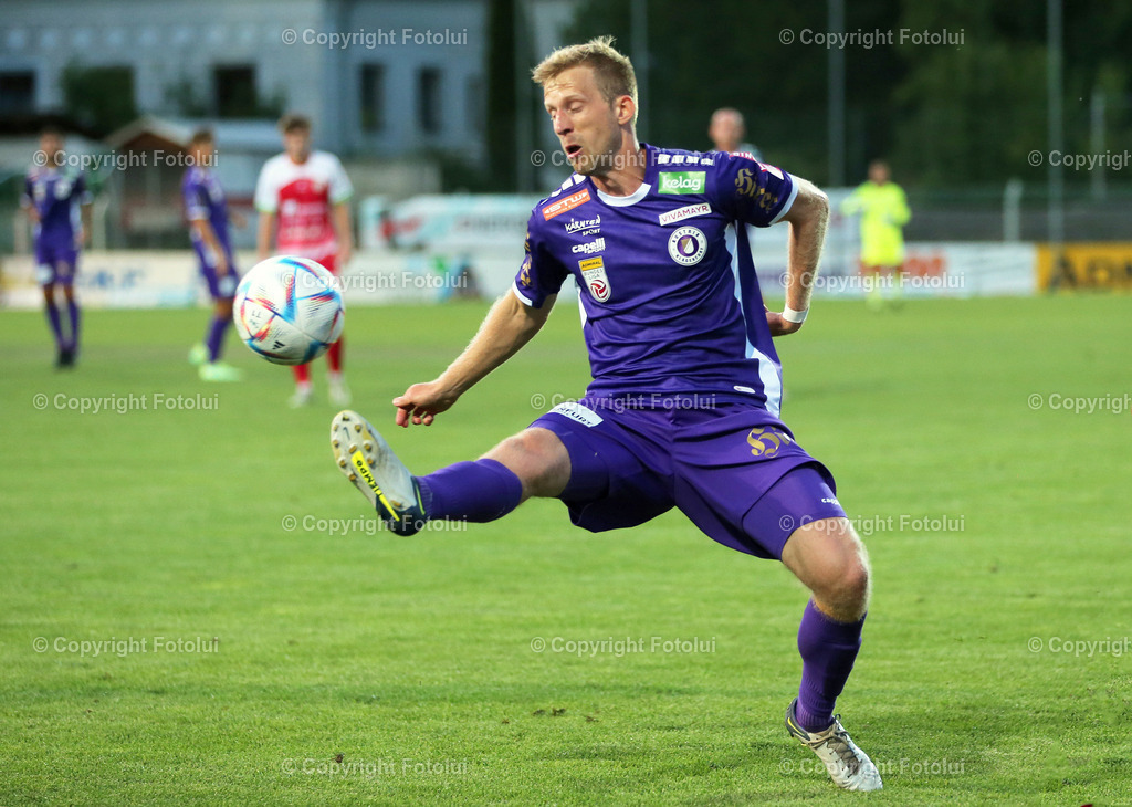 A_LUI_220723_01 | 1.RUNDE UNIQA OEFB CUP SK VORWAERTS STEYR-AUSTRIA KLAGENFURT 22.07.2023 IM BILD: CHRISTOPHER CVETKO (KLAGENFURT) UND (VORWAERTS STEYR) FOTO:FOTOLUI/MW