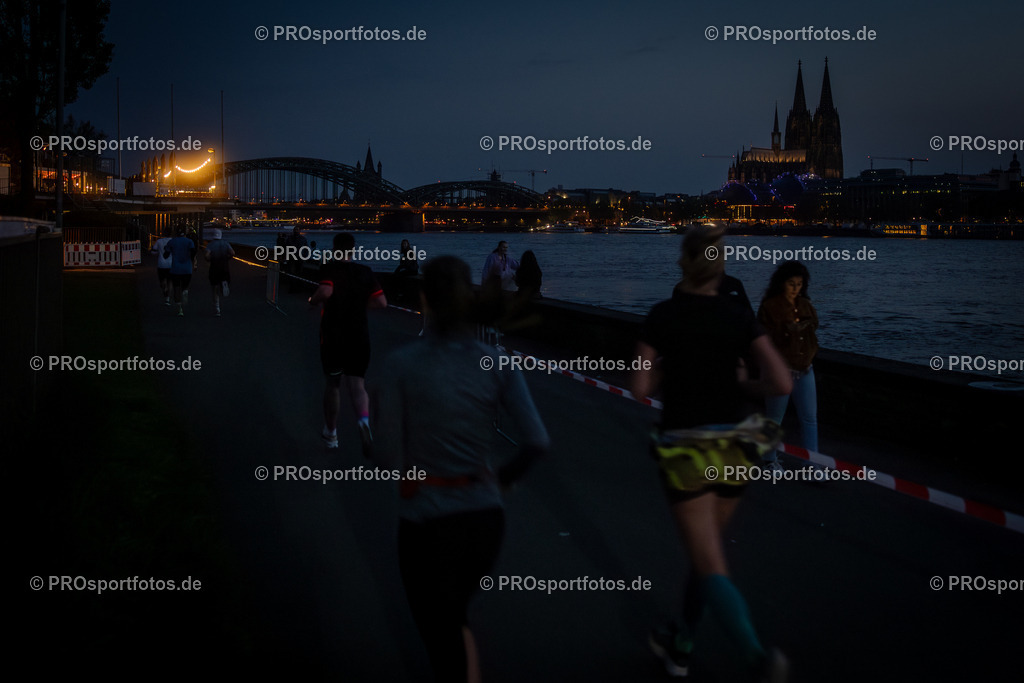 21. ASV Nachtlauf; Koeln, 08.05.24 | Impressionen vom 21. ASV Nachtlauf am 08.05.24 am Tanzbrunnen in Koeln. Foto: BEAUTIFUL SPORTS/Axel Kohring