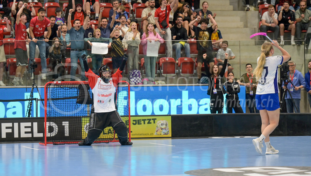 Women's 3v3 WFC 2025 - Championship Final - Finland v Switzerland | Chiara Ochsenbein, (#1, Switzerland) blocks the ball from Taru Nordman, (#17, Finland), during Women's 3v3 WFC 2025 - Championship Final, Switzerland: 03.05.2025, Winterthur, AXA ArenaEvent page: <a href="https://www.u19wfc2025.ch/">www.u19wfc2025.ch</a>Credit: Markus Aeschimann, <a href="https://markus-aeschimann.ch">markus-aeschimann.ch</a>Instagram: <a href="https://instagram.com/sportfotografie.aeschimann">@sportfotografie.aeschimann</a> - Realisiert mit Pictrs.com