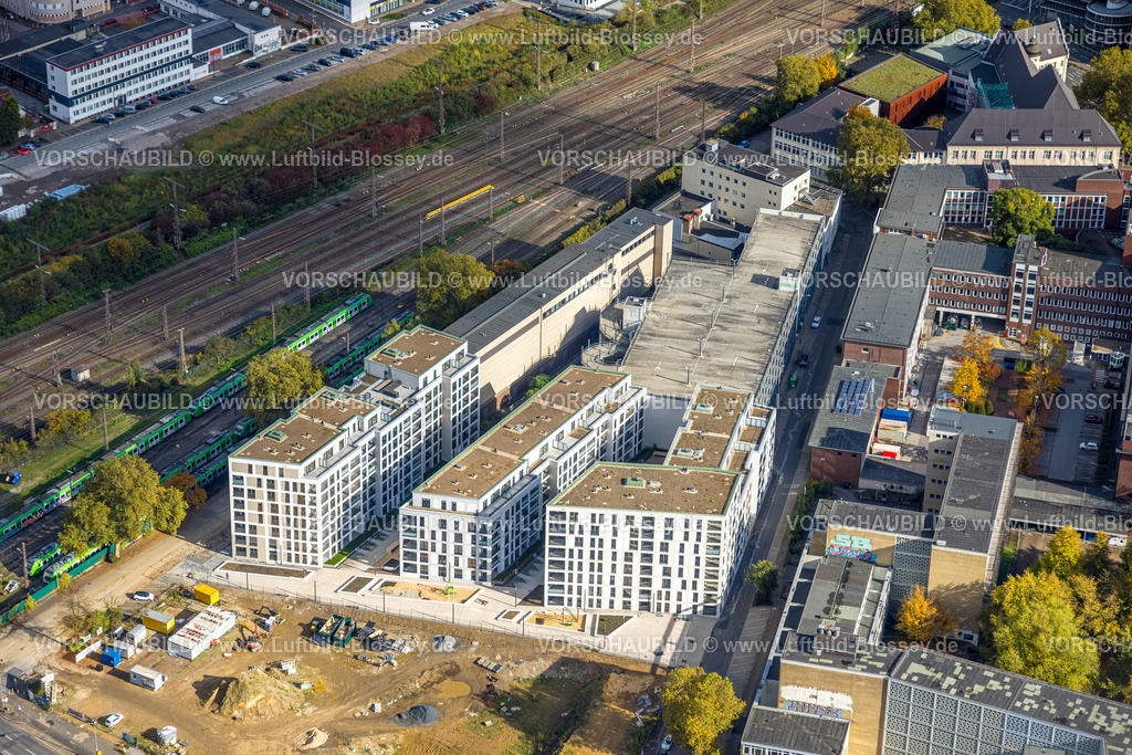 Essen251003233Mitte | Luftbild, Baustelle neues Literatur Quartier für Büros und Wohnungen zwischen der Sachsenstraße und Bert-Brecht-Straße, S-Bahn Parkstellung, Südviertel, Essen, Ruhrgebiet, Nordrhein-Westfalen, Deutschland