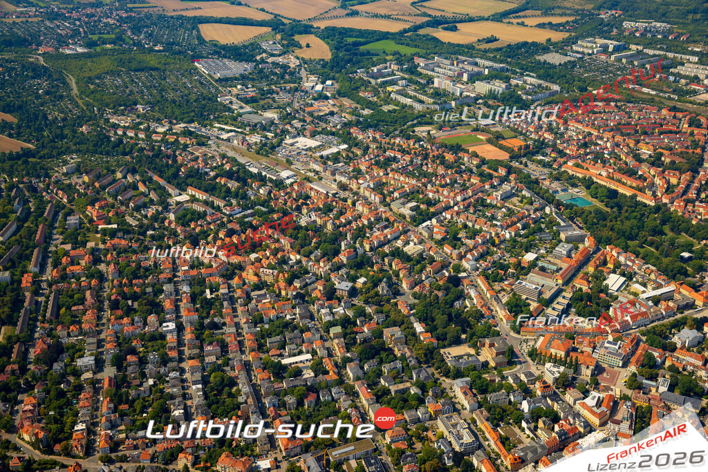 Neue Luftbildaufnahme der Stadt Weimar - Das Luftbild wurde 2025 vom UL-Flugzeug heraus erstellt ( keine Drohnenaufnahme ) - Hochauflösende Luftaufnahme - für Wandbilder und großformatige Ausdrucke geeignet. Das besondere Geschenk!Hier alle&nbsp;Infos zur Lizenzierung der LuftaufnahmeWir fliegen auch dieses Jahr wieder in Ihre Region um Luftbilder zu erstellen.- Luftbild anfragen