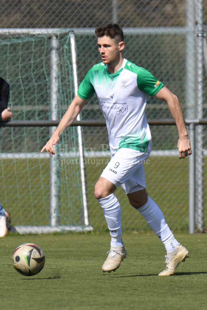 SpVgg GW Deggendorf : SV Hofkirchen | Maximilian Semmler (SpVgg GW Deggendorf #9) Neuzugang FC Aunkirchen - Realisiert mit Pictrs.com