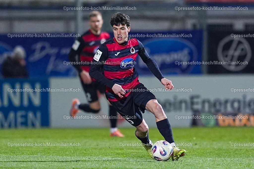 xYDRx23012601071 | 23.01.2026, xydrx, Fußball, 3.Liga, FC Viktoria Köln - 1.FC Saarbrücken, Saison 2025 2026, Sportpark Höhenberg: Leonhard Muenst (FC Viktoria Köln #5)    DFB regulations prohibit any use of photographs as image sequences and or quasi-video. Photo: xYannisxDreimannxPressefotoKochx
