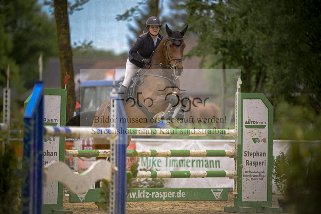 20240505-DOS_2733 | Entdecke hochwertige Reitturnierfotos von Foto Oger. Professionell, emotional und authentisch – jetzt Lieblingsmomente im Shop bestellen.Deutschlandweite Turnierfotografie. - Realisiert mit Pictrs.com