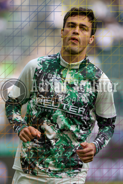 Borussia Mönchengladbach vs SV Werder Bremen - Bundesliga  | Mönchengladbach, Deutschland, 14.09.25:   Giovanni Alejandro Reyna (Borussia Mönchengladbach) schaut waehrend des Spiels der Bundesliga zwischen Borussia Mönchengladbach vs SV Werder Bremen im Stadion im Borussia Park(Foto von Brauer-Fotoagentur / Adrian Schlueter)