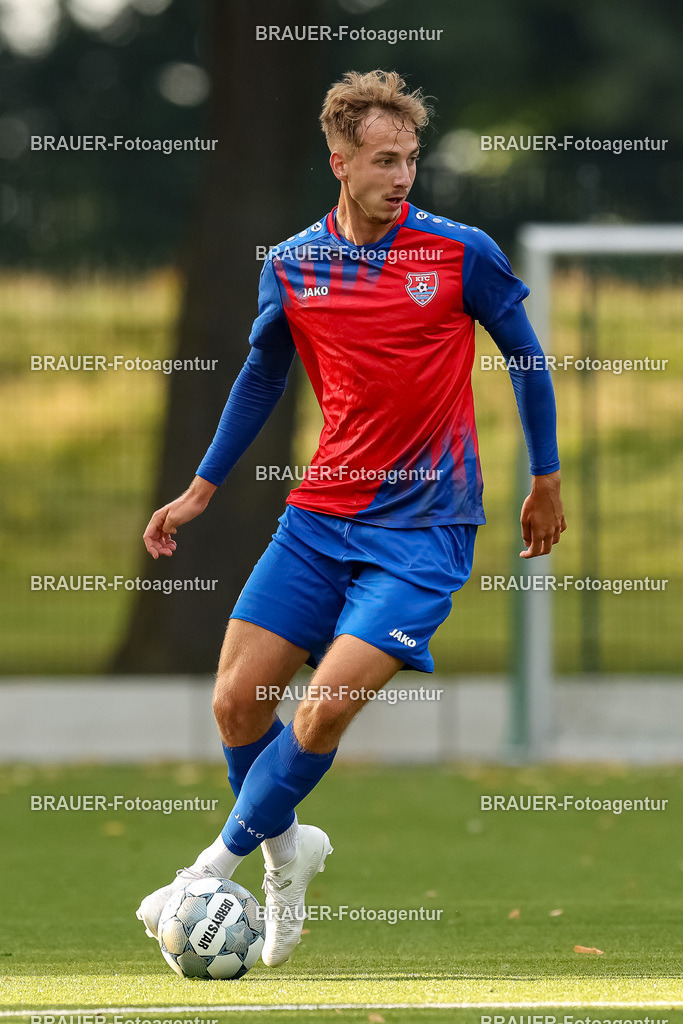 1_KFCWAT_20250723_0280.JPG -  - KFC Uerdingen - SG Wattenscheid 09 - Testspiel | Krefeld, Deutschland, 23.07.25: Etienne-Noel Reck (KFC Uerdingen) in Aktion, am Ball, Einzelaktion waehrend des Testspiel Spiels zwischen KFC Uerdingen - SG Wattenscheid 09 in der Covestro Sportpark am 23. July 2025 in Krefeld, Deutschland. (Foto von Stefan Brauer/Brauer-Fotoagentur)