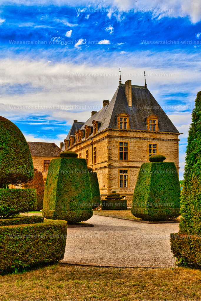 Bourgogne - Château de Commarin | Das historische Château de Commarin im Burgund präsentiert sich als malerisches französisches Wasserschloss mit markanten Türmen, umgeben von einem ruhigen Wassergraben und einer idyllischen Parklandschaft. - Realisiert mit Pictrs.com