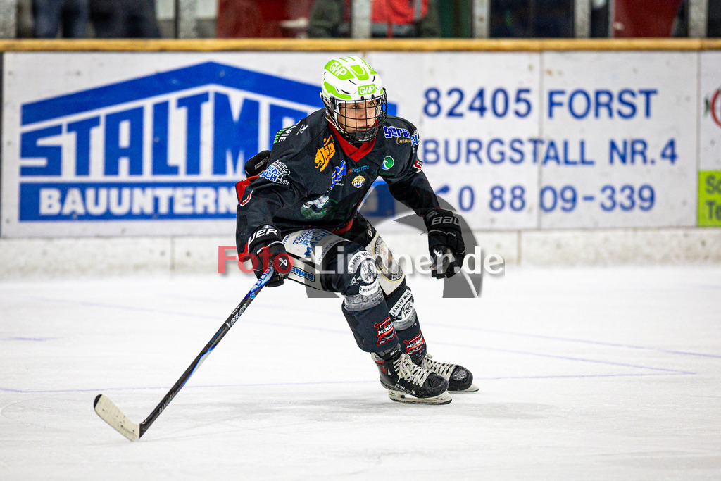 Peißenberg MINERS gegen HC Landsberg RIVER KINGS | Eishockey Bayernliga 2025/26 Vorrunde 4. Spieltag, Peißenberg MINERS gegen HC Landsberg RIVER KINGS, 20251024,Anton ENGEL (MINERS 9) in Aktion, Freisteller,2025-10-24 in Peißenberg (flatbuy Arena Peißenberg), Anton ENGEL (MINERS 9)Copyright: WolfgangxLindner www.foto-lindner.de