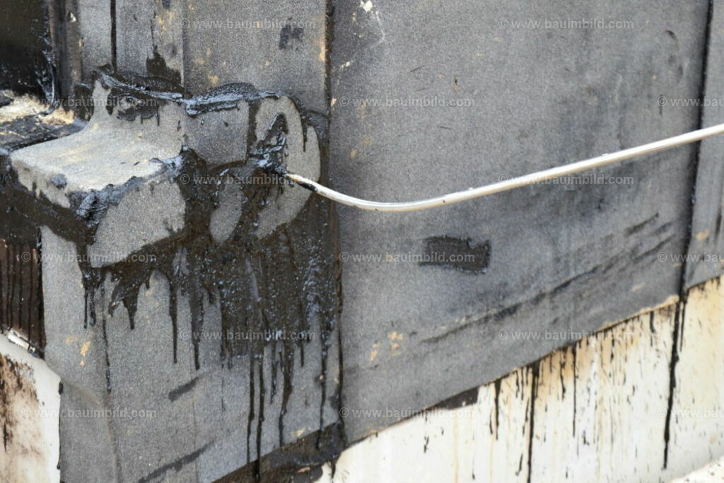 bib-lg17-elektroinstallation-0022 | Nach LV-Leistungsgruppen sortierte Detailfotos über den Bau eines Hauses. Alle Hausbau-Bilder direkt vom Urheber und Autor der Website Haus-Selber-Bauen.com