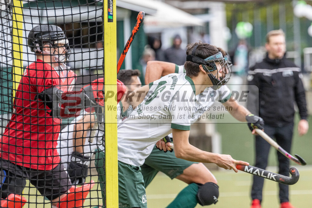 MJ_M_UHTC-HTHC_21.04.2024-13 | Robert Duckscheer (Uhlenhorst Mülheim #16), Uhlenhorst Mülheim - Harvestehuder THC am 21.4.2024 im Waldstadion, Mülheim a. d. Ruhr