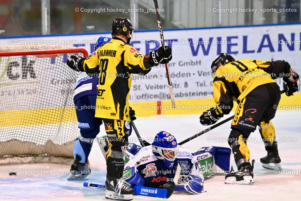 ESC Steindorf vs. MET PHOTOVOLTAIK HORNETS SPITTAL | #72 Moser Lukas ESC Steindorf, #98 Thalhammer Dominic EC Hornets Spittal, #8 Komar Luca EC Hornets Spittal, ESC Steindorf vs. MET PHOTOVOLTAIK HORNETS SPITTAL, ESC Steindorf vs. MET PHOTOVOLTAIK HORNETS SPITTAL am 26.10.2024 in Steindorf (Ossiachersee Halle), Austria, (Photo by Bernd Stefan)