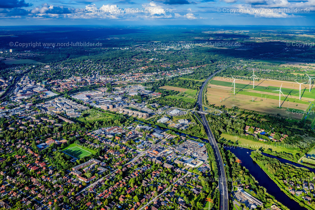 Hamburg_Bergedorf_Gewerbegebiet_ELS_9343040823 | HAMBURG 04.08.2023 Landwirtschaftlich genutzte Felder als Planungsfläche und Entwicklungsgebiet " Gewerbegebiet Bergedorf " in Hamburg, Deutschland. // Agricultural fields as planning area and development area " Gewerbegebit Bergedorf " in Hamburg, Germany. Foto: Martin Elsen