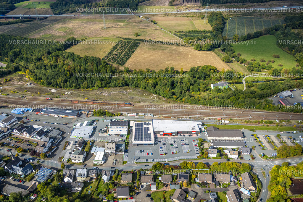 Bestwig220901912 | Luftbild, Einkaufsmärkte Borghausen, Aldi, Rewe, Tedi, KIK, Raiffeisen, Ostwig, Bestwig, Ruhrgebiet, Nordrhein-Westfalen, Deutschland