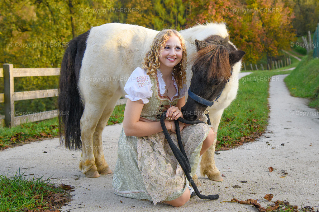 Kind mit Pferd | Martin Ecker Fotograf Euratsfeld - Realisiert mit Pictrs.com