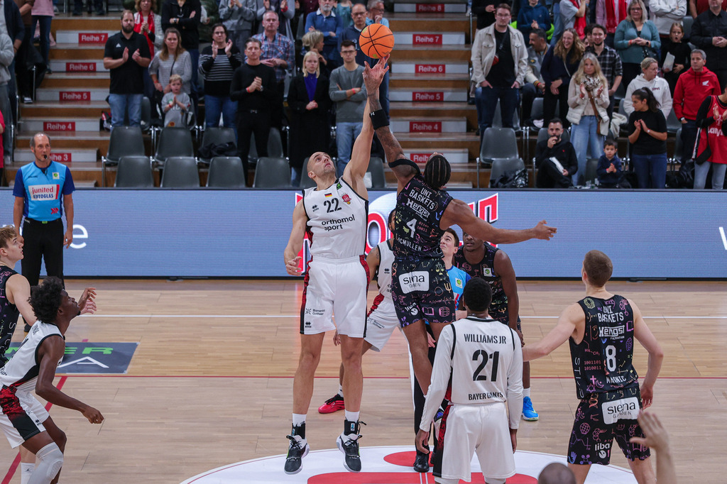 Pro A BAYER GIANTS vs Uni Baskets Münster-44 | Fotos von Basketballspielen aus dem Raum NRW fotografiert von Gero Mueller-Laschet und Daniel Schaefer - Realisiert mit Pictrs.com