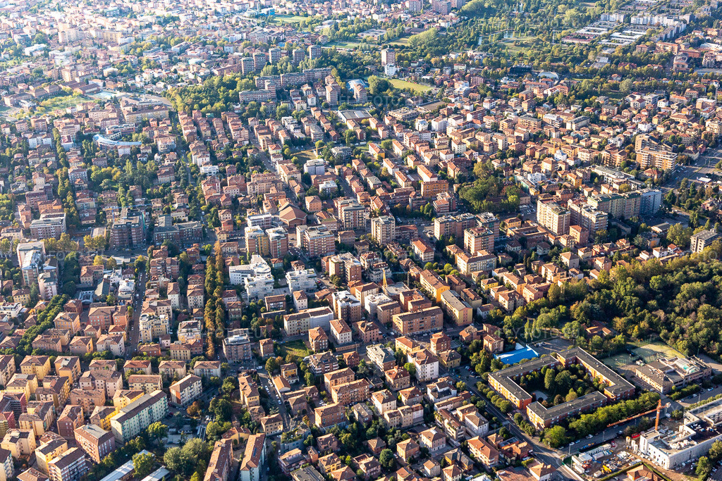 Vue aérienne: Vue de la ville à Modena dans le département Modena, Italie. Photo: IMG_134877.jpg prise le 20/09/2022 par Werner Riehm/FLY-FOTO.euRésolution de l'original: 5236 x 3490 px