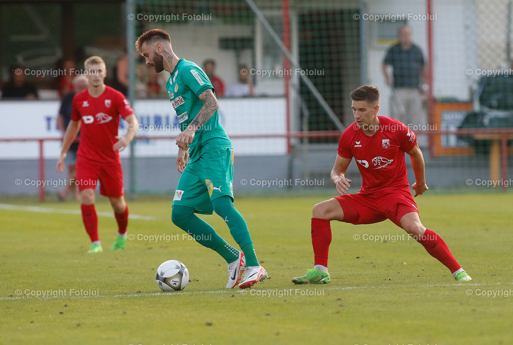 A_LUI_170824_0021 | SPORT FUSSBALL REGIONALLIGA MITTE  ASKOE OEDT -UVB VOECKLAMARKT  17.08.2024  IM BILD: ARNE AMMERER  (OEDT) UND ANDREJ PAVLOVIC  (VOECKLAMARKT)) FOTO:  FOTOLUI