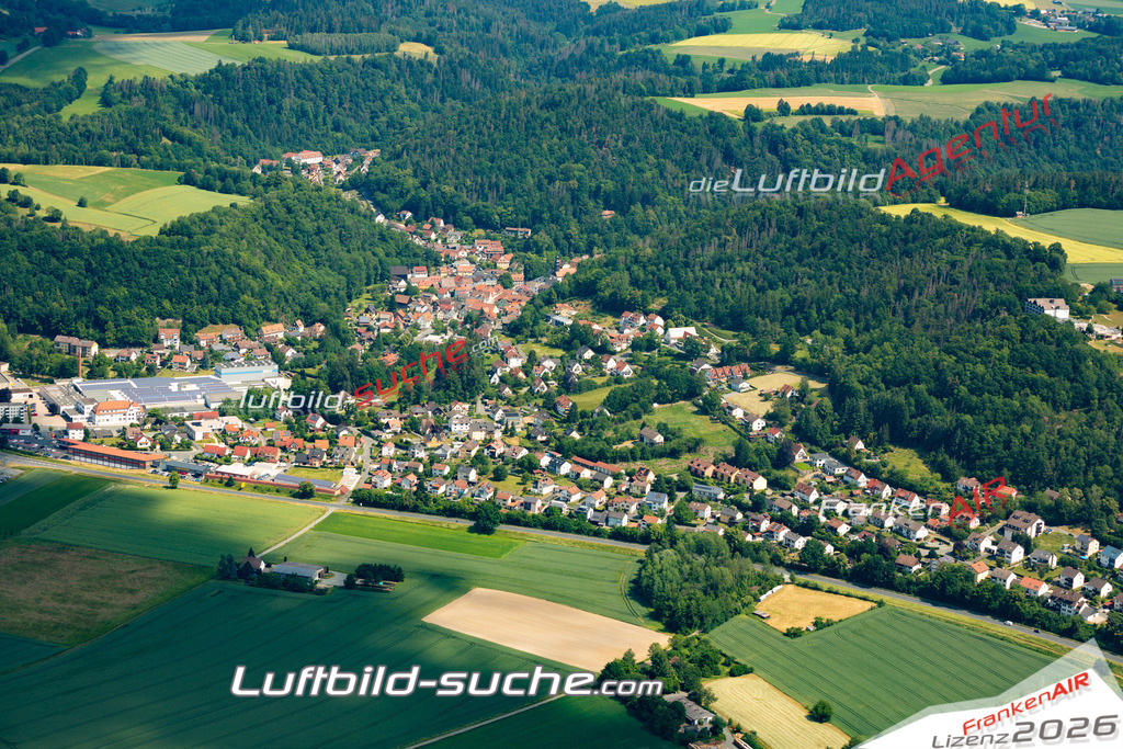 Das Luftbild zeigt :  Wirsberg - Die Luftaufnahme wurde 2023 vom UL-Flugzeug aus erstellt ( keine Drohne ) - Hochauflösende Luftaufnahme - Für grossformatige Ausdrucke geeignet. Die Geschenkidee !Mit Lizenz und Bildrechte bestellbar