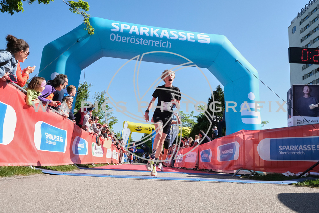 ..... | LINZ,AUSTRIA,27.April 25, Int. 3 Brückenlauf Linz  , Image shows: Photo: WAPICS / Michael Ring