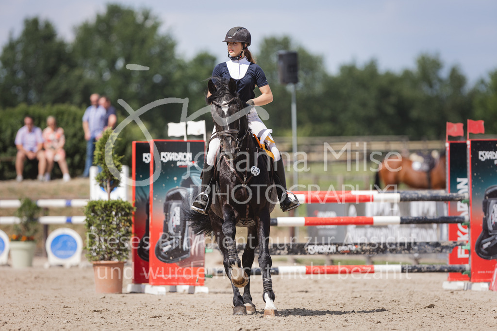 220612_LüPfSpTa_Punkte-L-563 | Lützower Pferdesporttage
Punktespringprüfung Kl.L mit Joker geschlossen
12.06.2022