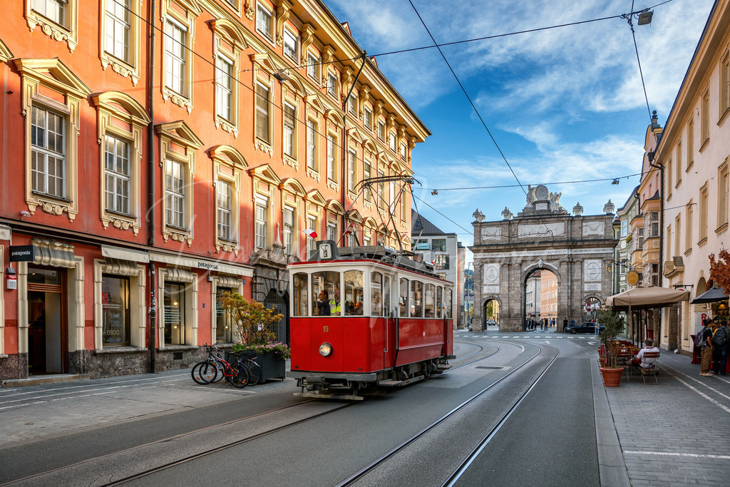 Museumsbahn | Vor der Triumphpforte